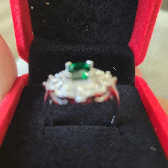 Emerald and silver adjustable ring - Picture 2 of 4